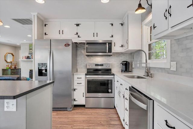 1355 Rosewood LN, Huddleston, VA 24104