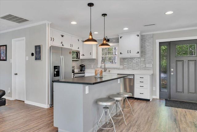 1355 Rosewood LN, Huddleston, VA 24104