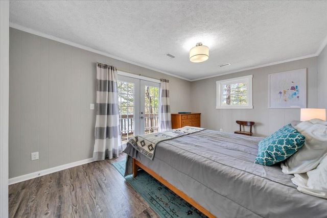1355 Rosewood LN, Huddleston, VA 24104
