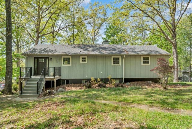 1355 Rosewood LN, Huddleston, VA 24104