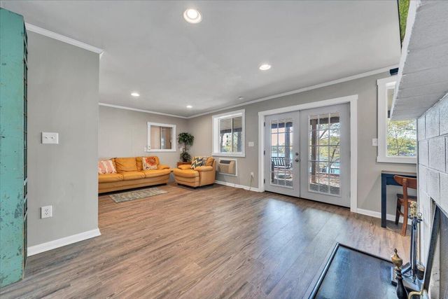 1355 Rosewood LN, Huddleston, VA 24104