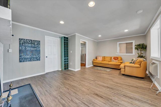 1355 Rosewood LN, Huddleston, VA 24104