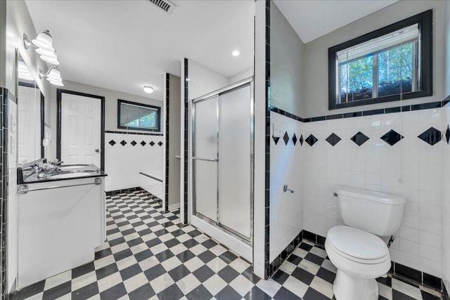 1355 Rosewood LN, Huddleston, VA 24104