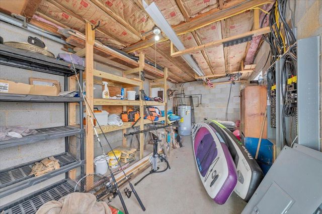 1355 Rosewood LN, Huddleston, VA 24104