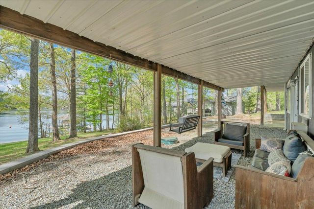 1355 Rosewood LN, Huddleston, VA 24104