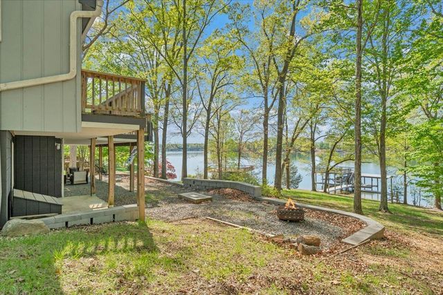 1355 Rosewood LN, Huddleston, VA 24104