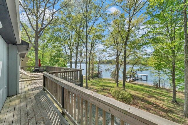 1355 Rosewood LN, Huddleston, VA 24104