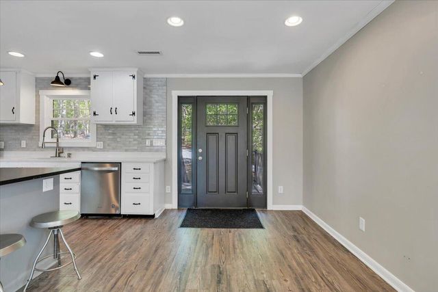 1355 Rosewood LN, Huddleston, VA 24104
