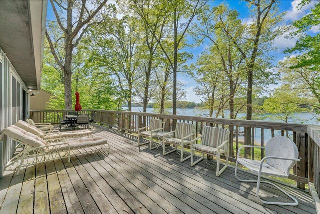 1355 Rosewood LN, Huddleston, VA 24104