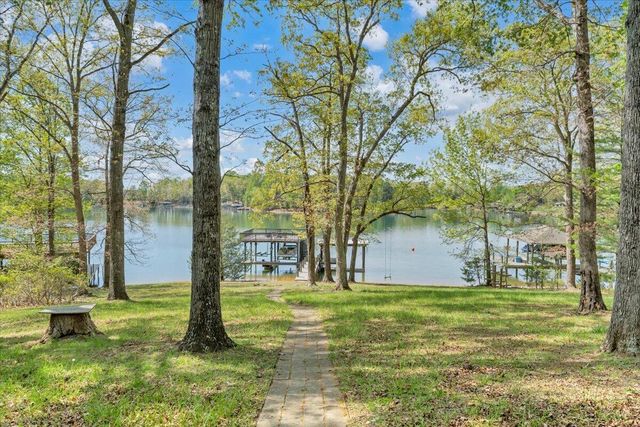 1355 Rosewood LN, Huddleston, VA 24104