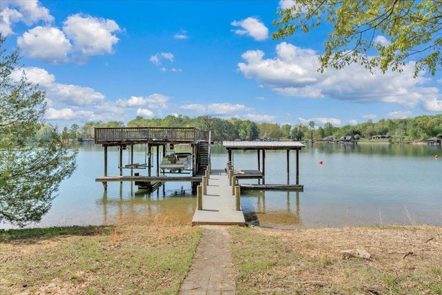 1355 Rosewood LN, Huddleston, VA 24104