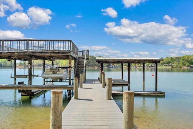 1355 Rosewood LN, Huddleston, VA 24104