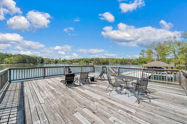 1355 Rosewood LN, Huddleston, VA 24104