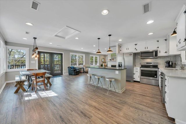 1355 Rosewood LN, Huddleston, VA 24104