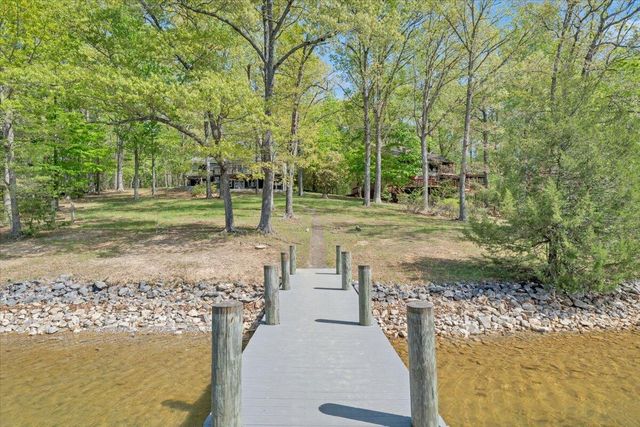 1355 Rosewood LN, Huddleston, VA 24104