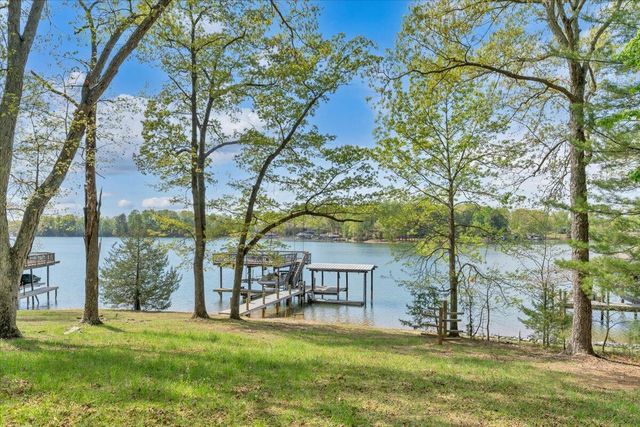 1355 Rosewood LN, Huddleston, VA 24104