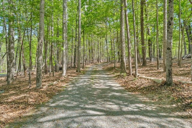 1355 Rosewood LN, Huddleston, VA 24104