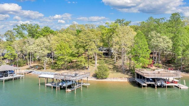 1355 Rosewood LN, Huddleston, VA 24104