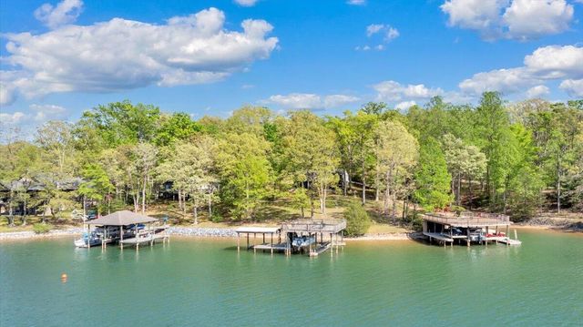 1355 Rosewood LN, Huddleston, VA 24104