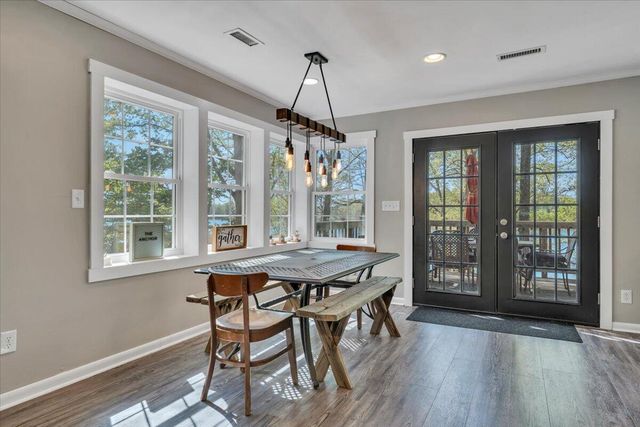 1355 Rosewood LN, Huddleston, VA 24104