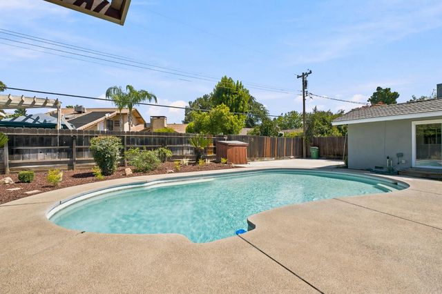 744 W Palo Alto Avenue, Fresno, CA 93704