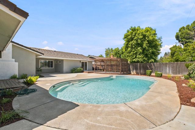 744 W Palo Alto Avenue, Fresno, CA 93704