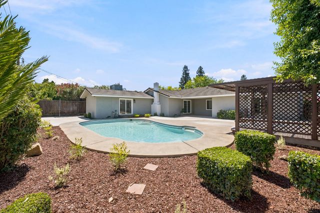 744 W Palo Alto Avenue, Fresno, CA 93704