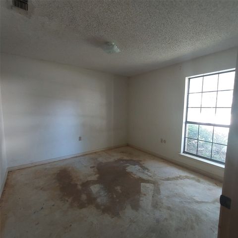 900 Prairie Creek Drive, Desoto, TX 75115