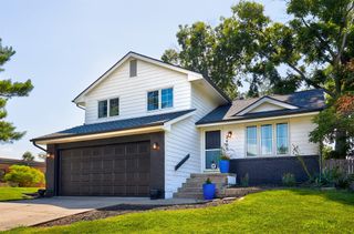 2400 Rocklyn Drive, Urbandale, IA 50322