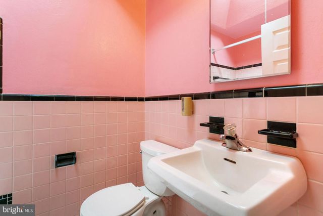 825 SURREY LN, Glenolden, PA 19036