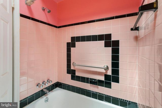 825 SURREY LN, Glenolden, PA 19036