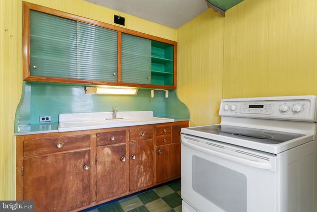 825 SURREY LN, Glenolden, PA 19036