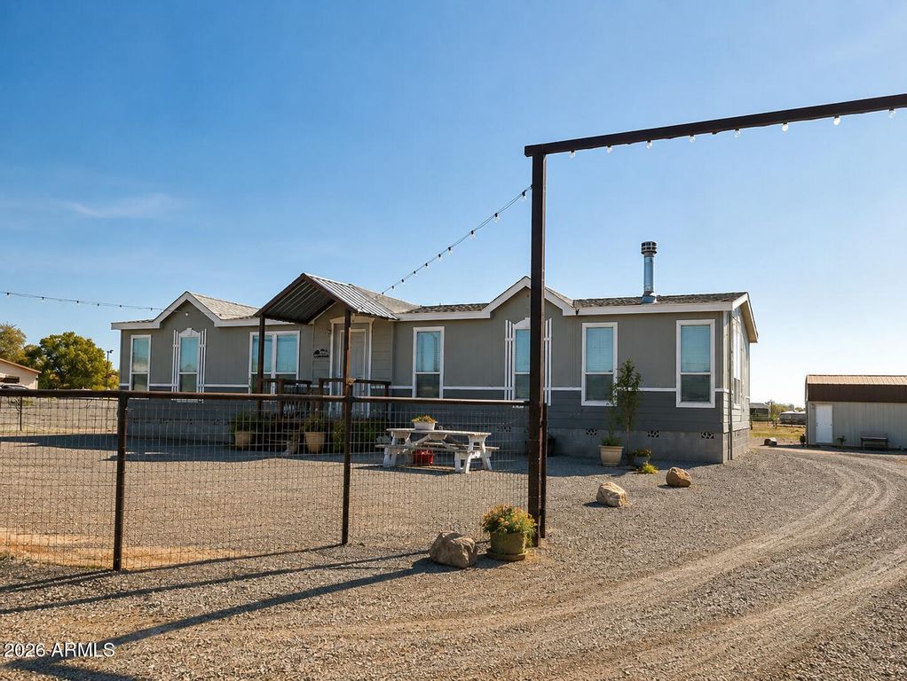 29605 N 214TH Drive, Wittmann, AZ 85361 — exterior
