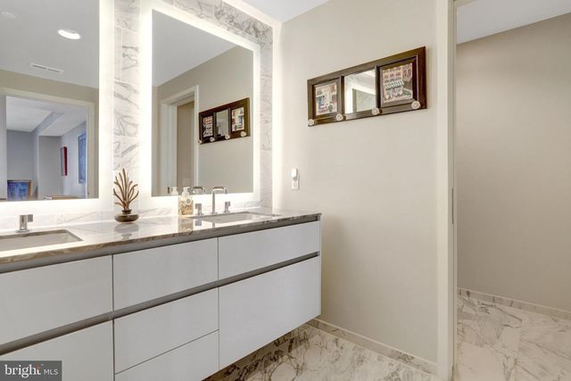 1781 N PIERCE ST #802, Arlington, VA 22209