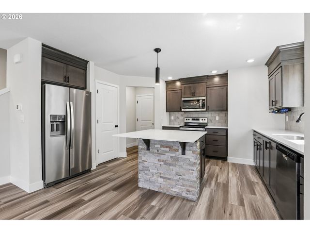 922 Nw 175TH Way, Ridgefield, WA 98642