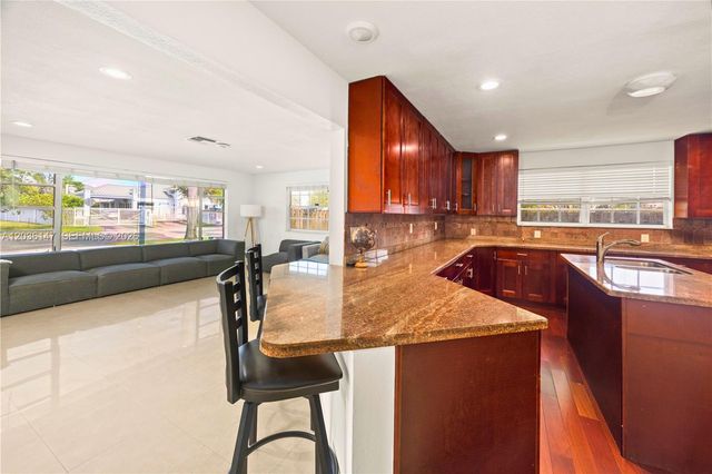 230 NE 5th Ave, Dania Beach, FL 33004