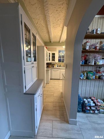 606 W MAIN Street, Carmi, IL 62821