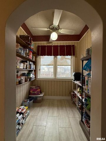 606 W MAIN Street, Carmi, IL 62821