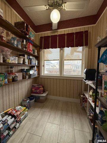 606 W MAIN Street, Carmi, IL 62821