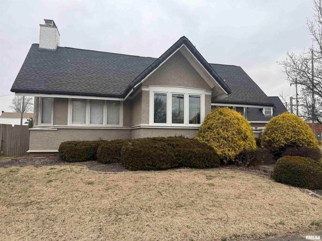 606 W MAIN Street, Carmi, IL 62821