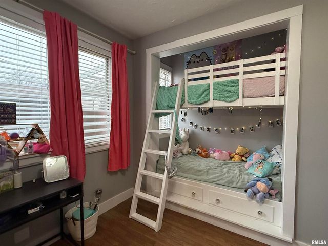 606 W MAIN Street, Carmi, IL 62821