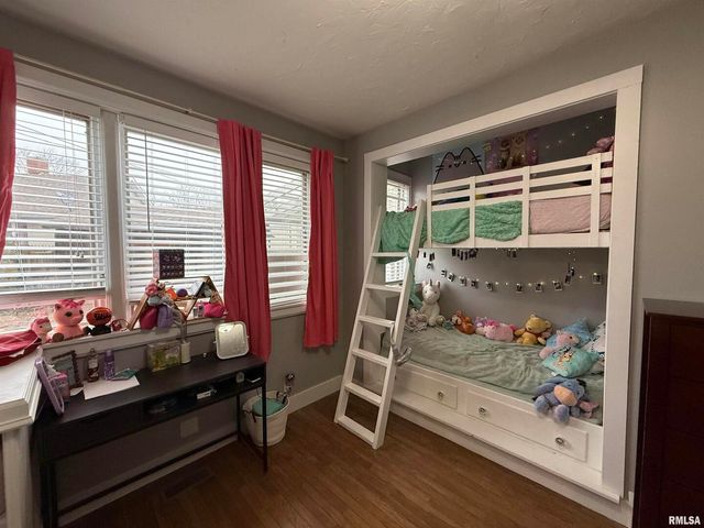 606 W MAIN Street, Carmi, IL 62821