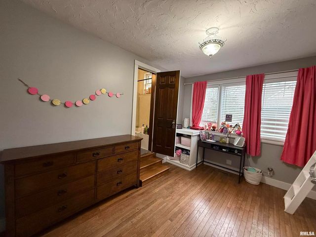 606 W MAIN Street, Carmi, IL 62821