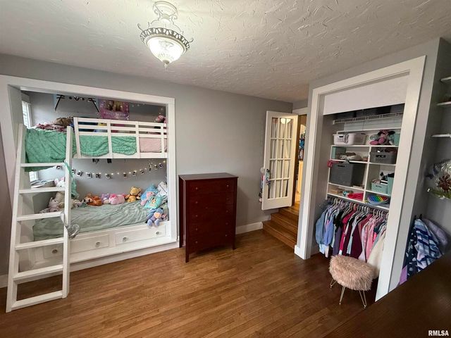 606 W MAIN Street, Carmi, IL 62821