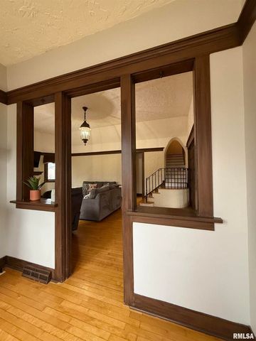 606 W MAIN Street, Carmi, IL 62821