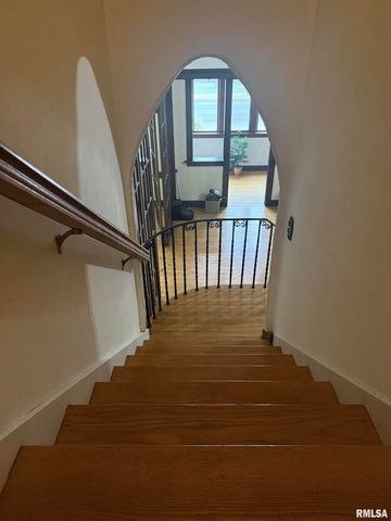 606 W MAIN Street, Carmi, IL 62821