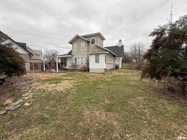 606 W MAIN Street, Carmi, IL 62821