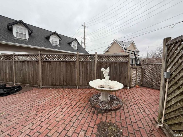 606 W MAIN Street, Carmi, IL 62821