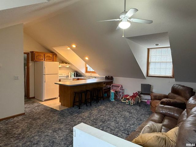 606 W MAIN Street, Carmi, IL 62821