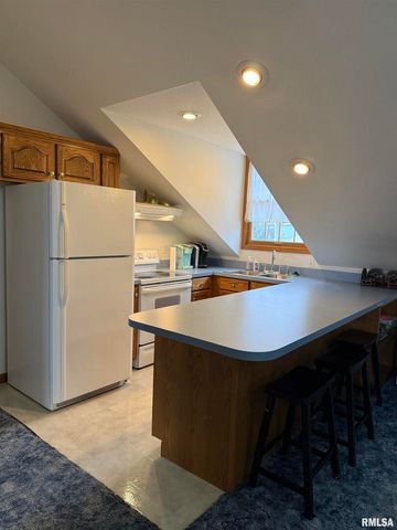 606 W MAIN Street, Carmi, IL 62821